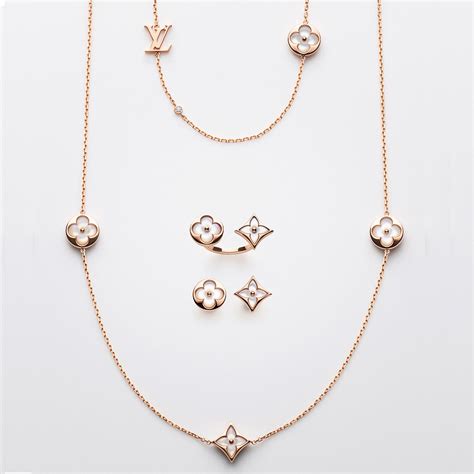 louis vuitton designer necklace.